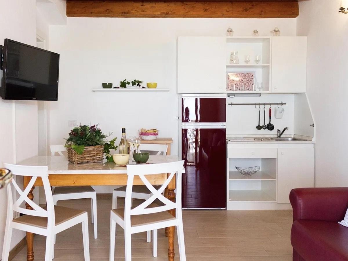 דירות קסטליונה דלה פסקאיה Residenza Le Galere מראה חיצוני תמונה
