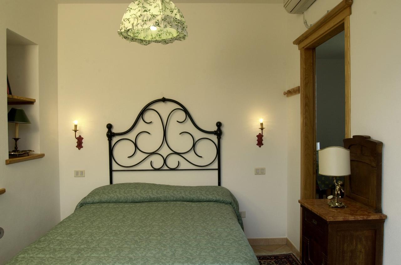 דירות קסטליונה דלה פסקאיה Residenza Le Galere מראה חיצוני תמונה