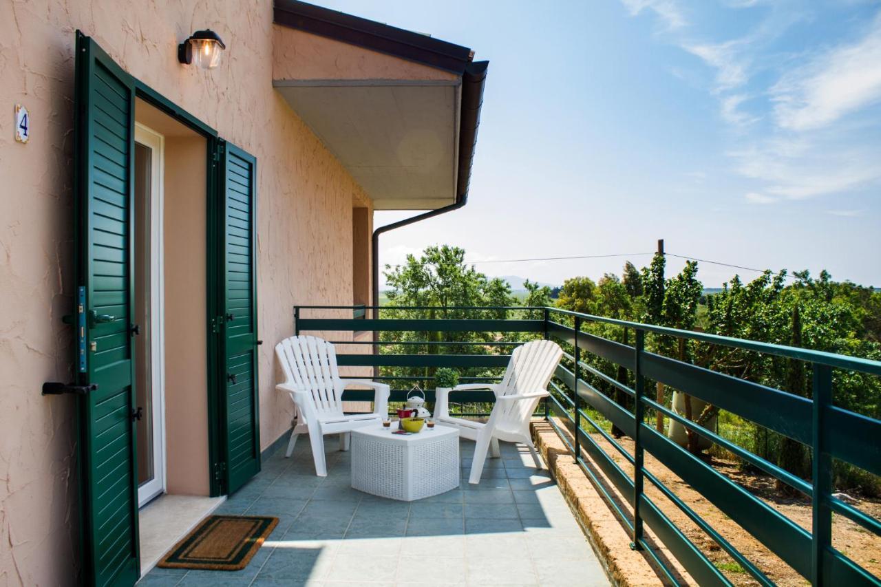 דירות קסטליונה דלה פסקאיה Residenza Le Galere מראה חיצוני תמונה